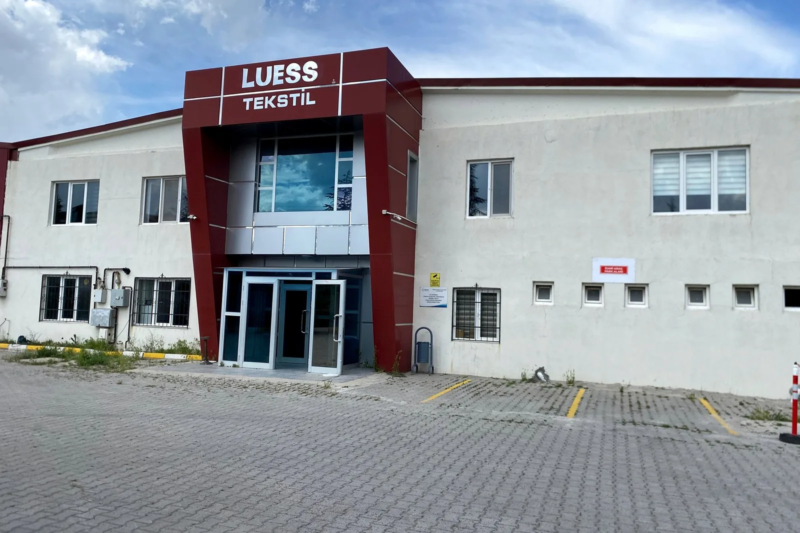 LSS Textile fabrika girişi ve idari bina