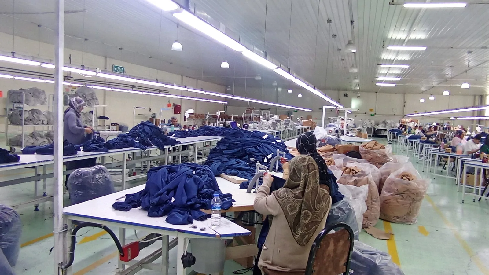 LSS Textile dikim bölümünde konfeksiyon üretimi